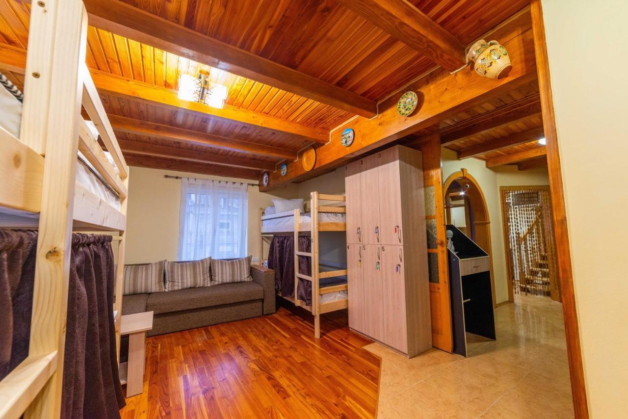 Хостел Галіція Kolomyja Exterior foto